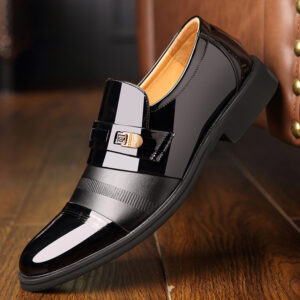 Men’s leather shoes oversized shoes