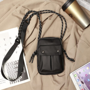 Men And Women’s Personalized Casual Crossbody Bags Are Fashionable